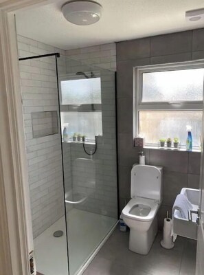Shower, towels