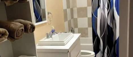 石鹸、シャンプー、トイレットペーパー