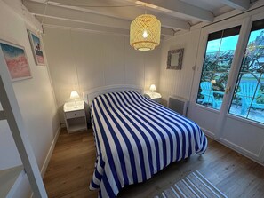 3 Schlafzimmer, Schreibtisch, Bügeleisen/Bügelbrett, Reisekinderbett