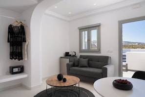 Elegant Suite with Hot Tub | Ropa de cama de alta calidad, caja fuerte, sistema de insonorización