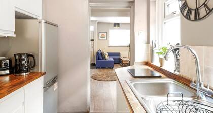 Stylish Cottage in West Ealing. Business and Leisure. Close to Crossrail Station