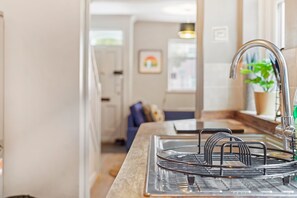 Refrigerador, microondas, lavavajillas y tostadora 