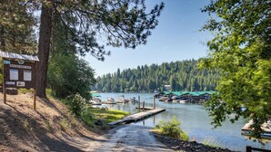 A lakeside view with a dock, boats, and a small building labeled 'Rockford Bay'. - Lakefront Bliss: Coeur d'Alene Cabin w/ Dock! (Coeur d'Alene)