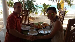 تناول الطعام بالخارج