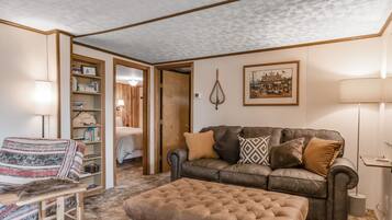 3 bedrooms, internet, bed sheets