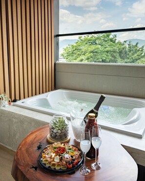 Televisión de pantalla plana de 50 pulgadas con canales por cable 