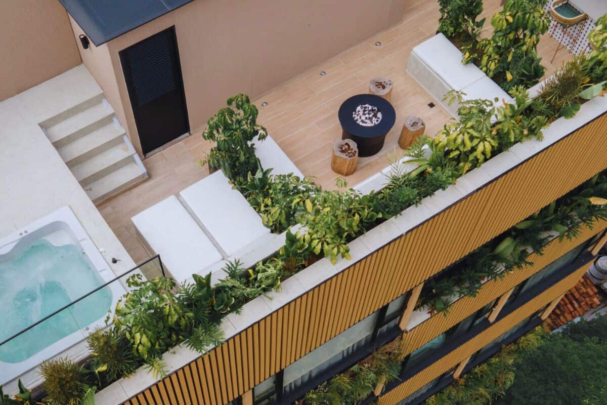 Luxe penthouse | Woonruimte | Een 50-inch smart-tv met kabelzenders