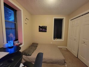 2 bedrooms, iron/ironing board, free WiFi, bed sheets - Cozy Corner near Port Stanley -  (Dutton)