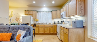 Cedars Hideaway B | Dog-friendly apartment in Stanwood with a fire table