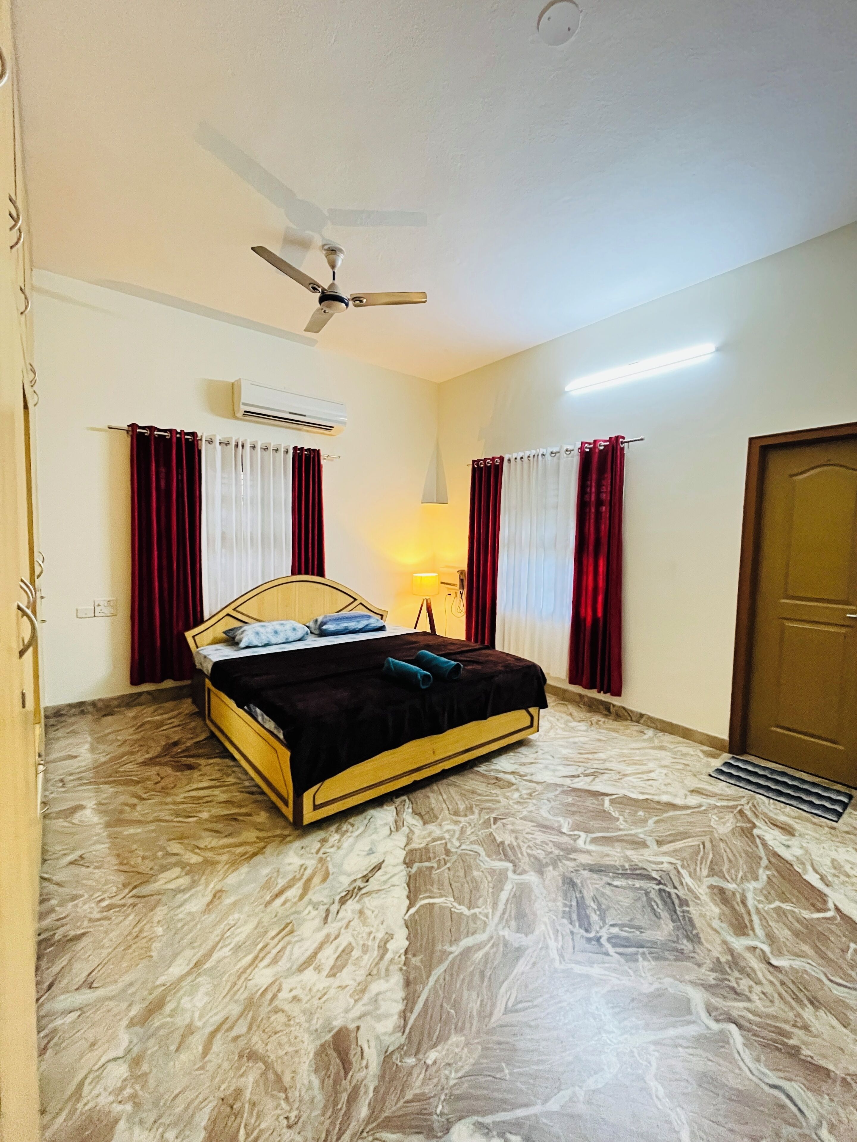 3 sovrum, värdeförvaringsskåp på rummet, gratis wi-fi och sängkläder