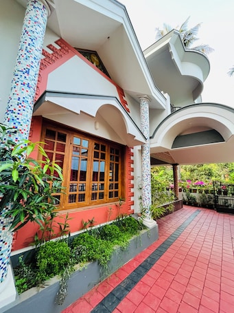 Exterior detail. Pet-Friendly Comfy Villa Homestay in Mangalore City.
