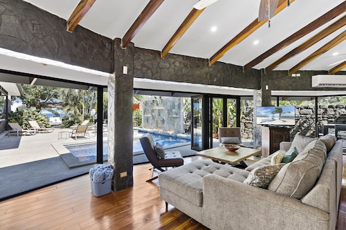 Playa Potrero - beachfront Villa, big private pool: Bella Catalina