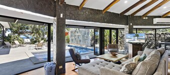 Playa Potrero - beachfront Villa, big private pool: Bella Catalina