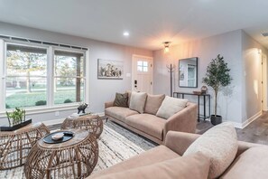 Smart TV, fireplace, ping pong