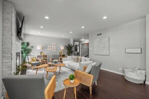 Smart TV, foosball - Zestlife-HeatedPool-LuxeEscp-ThemedRooms-GameRoom (Indianapolis)