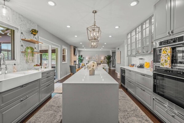 Fridge, microwave, oven, stovetop - Zestlife-HeatedPool-LuxeEscp-ThemedRooms-GameRoom (Indianapolis)