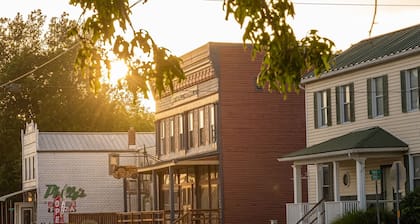 TheOutPostInn Bed&Breakfast - The Purple Victorian