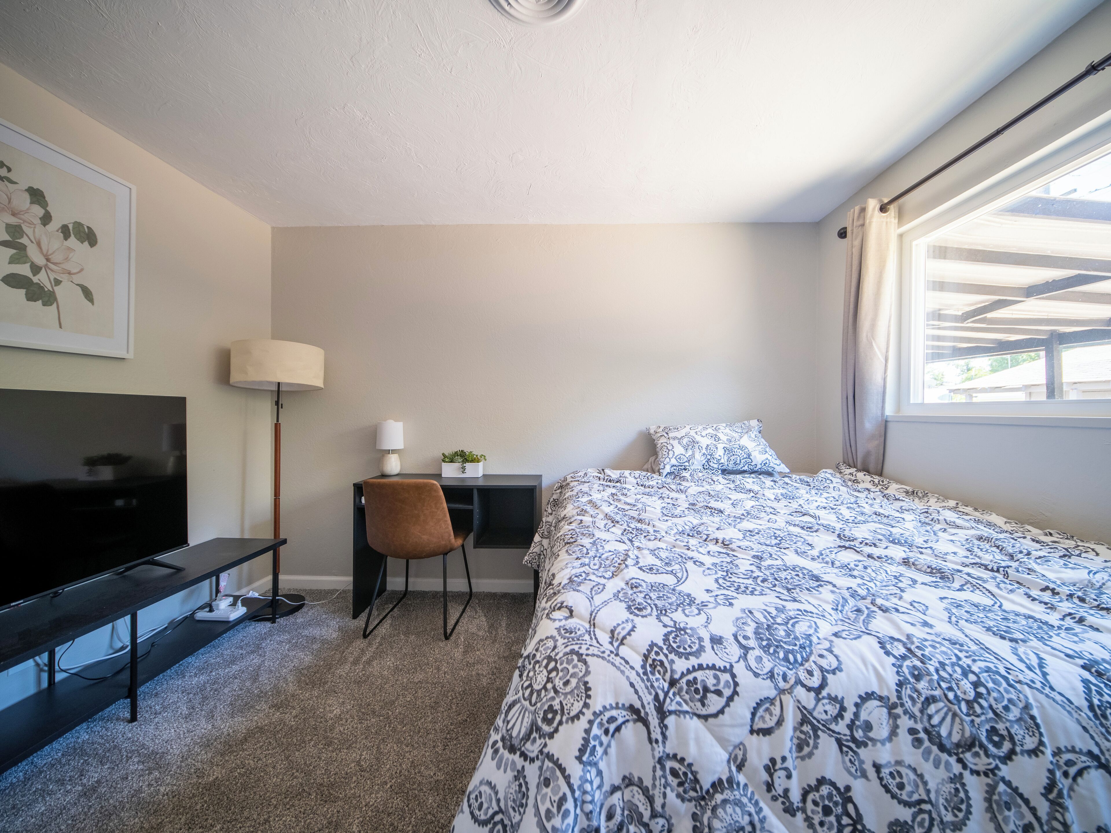 Quiet Modern Retreat Next to Sutter, Doctors, Shopping