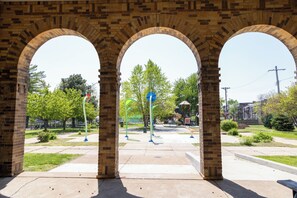 Property grounds - Beautiful 6BR Fox Park Home // 1st Floor Master Bed and Bath + Private Parking! (St. Louis)