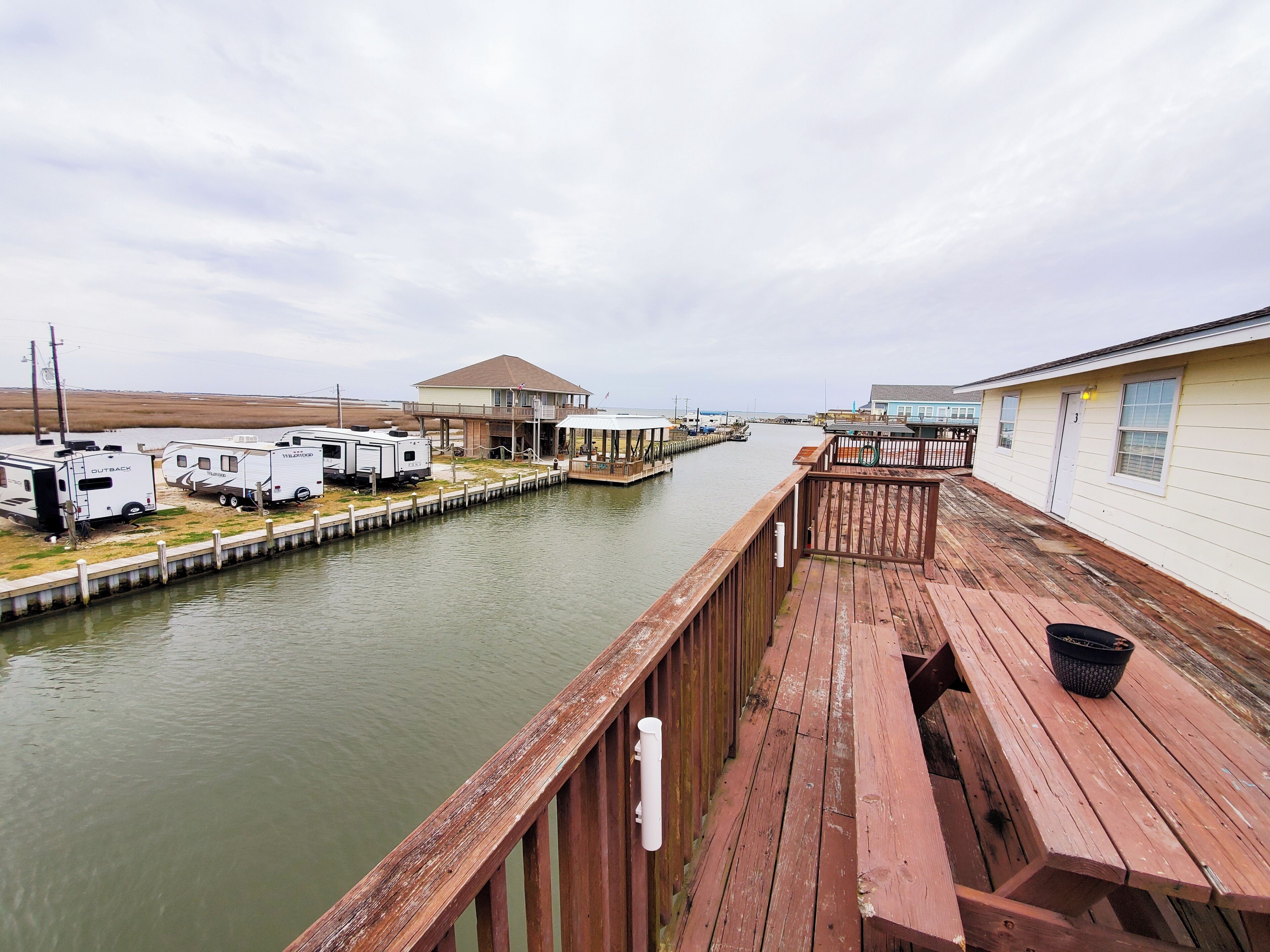 Beautiful canal view apartment off of Stingaree!