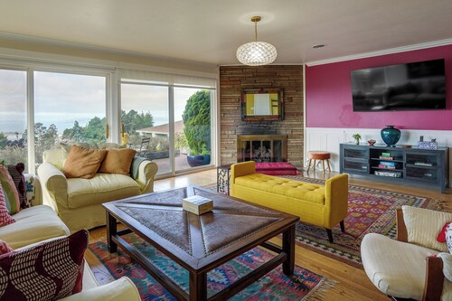 Stunning Bay-View Home in Kensington!