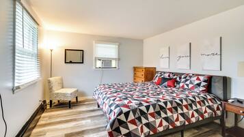 2 bedrooms, iron/ironing board, Internet, bed sheets