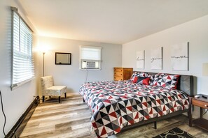 2 bedrooms, iron/ironing board, internet, bed sheets - 4 Mi to Dtwn Rochester: Charming Apt w/ Patio! (Rochester)