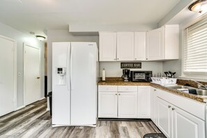 Fridge, microwave, stovetop, coffee/tea maker - 4 Mi to Dtwn Rochester: Charming Apt w/ Patio! (Rochester)