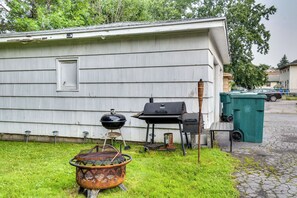 Property grounds - 4 Mi to Dtwn Rochester: Charming Apt w/ Patio! (Rochester)