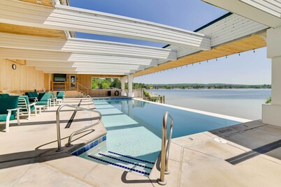 Gorgeous Onekama Condo w/ Pool & Lake Access!