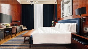 Deluxe Room | Hypo-allergenic bedding, free minibar items, individually decorated - Casa Cipriani Milano (Milan)
