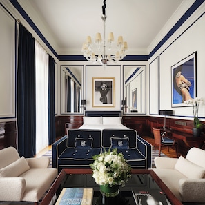 Signature-Suite | Allergikerbettwaren, Minibar (mit einigen kostenlosen Artikeln)