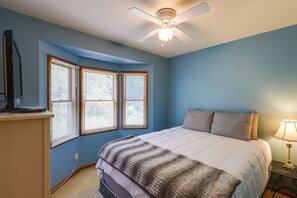 3 bedrooms, iron/ironing board, Internet, bed sheets