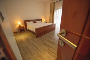 3 Schlafzimmer, Bügeleisen/Bügelbrett, WLAN, Bettwäsche