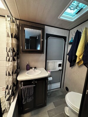 Bathroom - Sunnyside Resort (Bonfield)