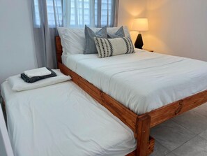3 chambres, fer et planche à repasser, Wi-Fi gratuit, draps fournis