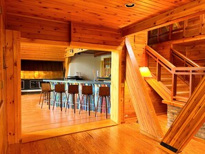 Bar à cocktails, vue sur le jardin, ouvert certains jours