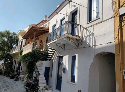 A fully air con 2-bedroom apartment,a cosy living room,fully equipped kitchen.