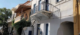 A fully air con 2-bedroom apartment,a cosy living room,fully equipped kitchen.