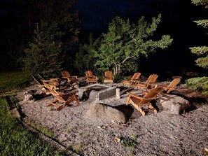 Property grounds - All season 3BR Lakefront Firepit & Place Hot Tub Sun Room 2-Garage Luxury House  (Bélair)