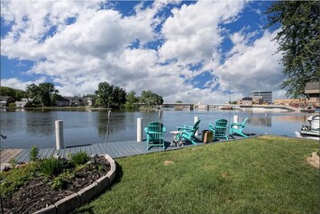 Image of 3 Bedroom Riverview Get-A-Way with Hot Tub