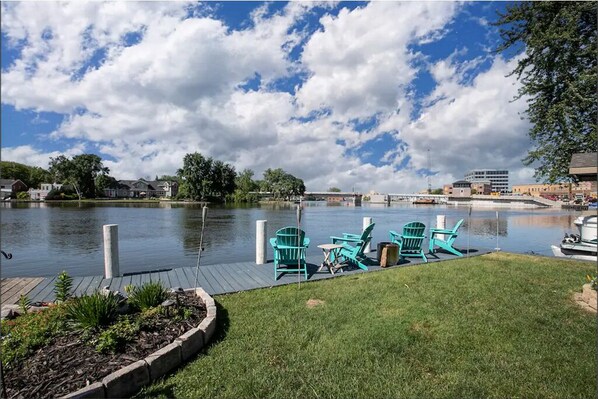 Property grounds - Sleeps 9, Riverview Get-A-Way with Hot Tub! 537 Broad Street Riverview Retreat (Menasha)