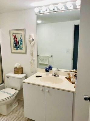 Asciugacapelli, asciugamani, carta igienica