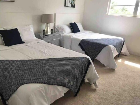 1 camera, una cassaforte in camera, ferro/asse da stiro