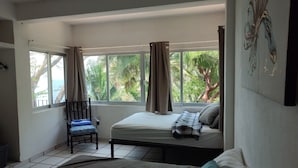 Unclassified image, 3 of 10, button - Mismaloya Beach (Puerto Vallarta)