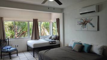 3 bedrooms, Egyptian cotton sheets, premium bedding, down comforters