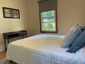 4 bedrooms, desk, iron/ironing board, free WiFi - Updated 4 br PSU home, close to campus (State College)