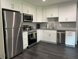 Fridge, microwave, oven, stovetop - Updated 4 br PSU home, close to campus (State College)