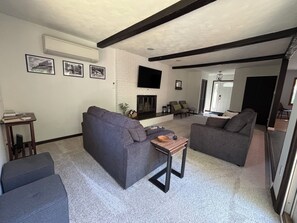Smart TV - Updated 4 br PSU home, close to campus (State College)
