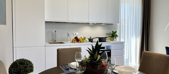 Beautiful flat on the second floor with lift with beautiful modern fittings and large windows with a splendid view of the Viareggio dock just a few minutes' walk from the promenadeand beach.Elegantly furnished it consists of a living room with modern wal